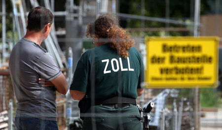 Weniger Kontrollen nach Mindestlohn-Einführung: Zoll-Razzia auf ... Weniger Kontrollen nach Mindestlohn-Einführung: Zoll-Razzia auf ...