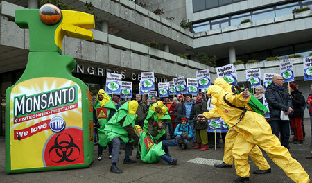Protestaktion gegen die Neuzulassung von Glyphosat am 15. März i... Protestaktion gegen die Neuzulassung von Glyphosat am 15. März i...