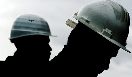Mit Arbeitskraft baut man Gesellschaften auf, nicht mit Konsum. ... Mit Arbeitskraft baut man Gesellschaften auf, nicht mit Konsum. ...