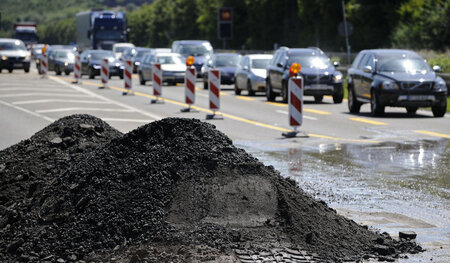 Dauerstau wegen Dauerbau: Auf zunehmenden Verkehr wird in der BR... Dauerstau wegen Dauerbau: Auf zunehmenden Verkehr wird in der BR...