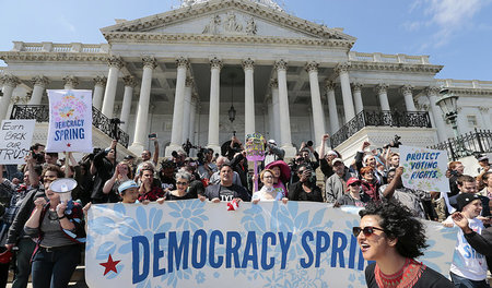 Kundgebung von »Democracy Spring« am Montag vor dem Kapitol in W... Kundgebung von »Democracy Spring« am Montag vor dem Kapitol in W...