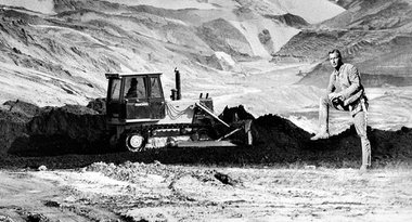 Old Shatterhand birgt den Schatz und lagert ihn im Braunkohle-Ba... Old Shatterhand birgt den Schatz und lagert ihn im Braunkohle-Ba...