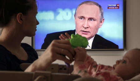 Putins Liveshow: Der Auftritt des russischen Staatschefs wurde i... Putins Liveshow: Der Auftritt des russischen Staatschefs wurde i...