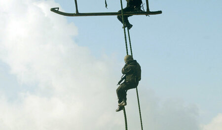 Unheimliche Truppe: KSK-Soldaten beim Training im baden-württemb... Unheimliche Truppe: KSK-Soldaten beim Training im baden-württemb...