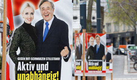 Abgeschlagener Politclown: Richard Lugner mit seiner Frau Cathy ... Abgeschlagener Politclown: Richard Lugner mit seiner Frau Cathy ...
