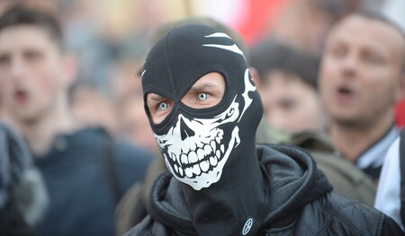 Ein Karneval des Hasses: Demonstration der ONR gegen Migranten a...