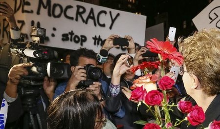 Blumen für die Präsidentin: Bei ihrer Ankunft in New York wurde ...