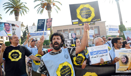 Demonstranten in Rabat, Marokko, protestieren am 26. Juni 2015 g... Demonstranten in Rabat, Marokko, protestieren am 26. Juni 2015 g...
