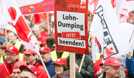 Atypisch ist meist gleichbedeutend mit mies bezahlt. Die Prekari... Atypisch ist meist gleichbedeutend mit mies bezahlt. Die Prekari...