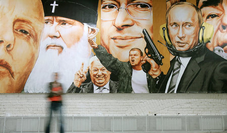 Figuren des postsowjetischen Russlands, dargestellt in der Colla...