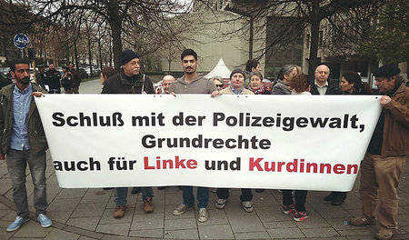 Solidaritätsmahnwache für Cetin Oraner und Azad Bingöl vor dem G...