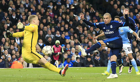 Was zu beweisen war: Joe Hart, weltbester Fußball-Handball-Torwa...