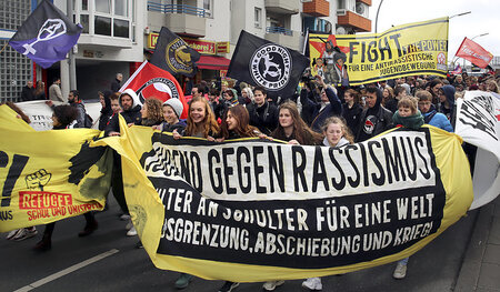 Etwa 4.000 Schüler und Studenten nahmen am Mittwoch am »Refugee ...