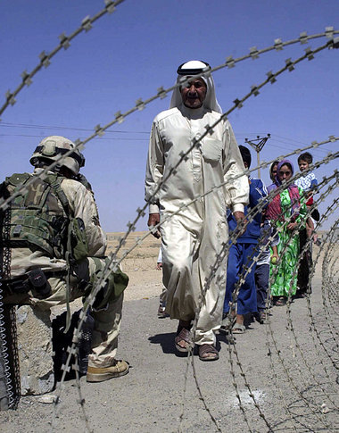 »Alle Iraker sind Feinde« – US-Checkpoint in Tal Afar »Alle Iraker sind Feinde« – US-Checkpoint in Tal Afar