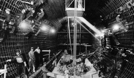 Ob Löcher buddeln, Panzer bauen oder Tunnel bohren, ist für eine... Ob Löcher buddeln, Panzer bauen oder Tunnel bohren, ist für eine...