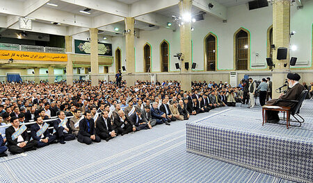 Gegen westliche Luxusimporte: Ajatollah Ali Khamenei spricht vor... Gegen westliche Luxusimporte: Ajatollah Ali Khamenei spricht vor...