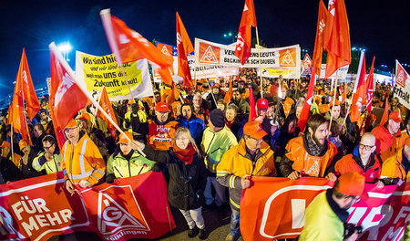 Ab Mitternacht protestierte die IG Metall am Freitag am Ford-Wer...