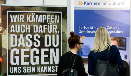 Nachwuchswerbung der Bundeswehr: Messestand auf der »academix Th...