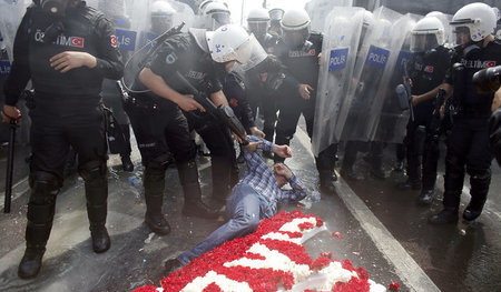Im vergangenen Jahr ging die türkische Polizei am 1. Mai brutal ...