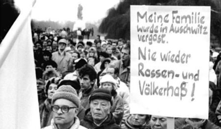 Als der »staatlich verordnete Antifaschismus« der DDR endete, ze... Als der »staatlich verordnete Antifaschismus« der DDR endete, ze...