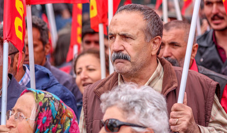 Gegen die Ausbeutung der Arbeiter und neoliberale Politik: Teiln... Gegen die Ausbeutung der Arbeiter und neoliberale Politik: Teiln...
