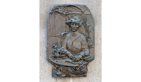 »Da gommste frehlich bei mich hin« – Bronze-Relief zum Andenken ...