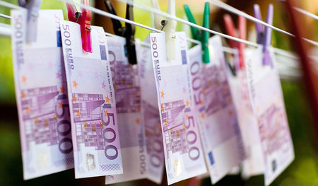 Bald gibt es keine 500-Euro-Blüten mehr. 5,5 Millionen Euro Fals... Bald gibt es keine 500-Euro-Blüten mehr. 5,5 Millionen Euro Fals...