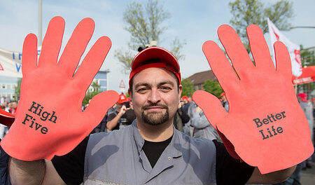 Fünf Prozent mehr Lohn fordert die IG Metall Fünf Prozent mehr Lohn fordert die IG Metall