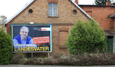 Längst überholtes CDU-Wahlplakat mit dem Porträt des Ministerprä...