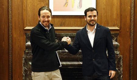 Podemos-Chef Pablo Iglesias (links) und der Spitzenkandidat der ...