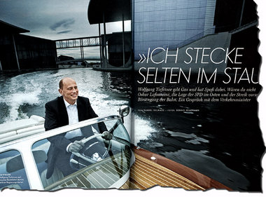 Für Vanity Fair im Riva-Motorboot durchs Regierungsviertel Für Vanity Fair im Riva-Motorboot durchs Regierungsviertel