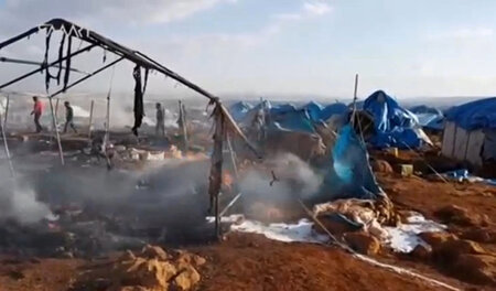 Das Flüchtlingslager Sarmada in Idlib nach dem Bombenangriff