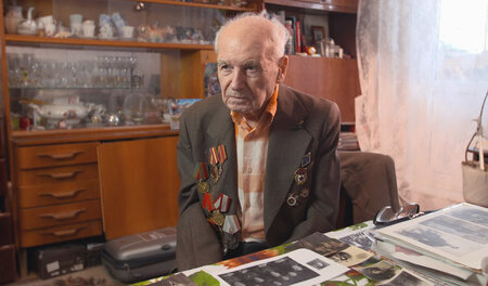 Warten auf Entschädigung: Anatolij Derewenzjew, einer von sechs ...