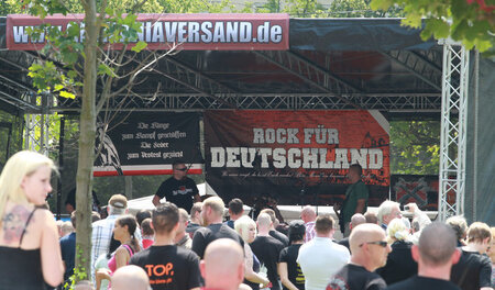 Veranstalter von Neonazikonzerten finden immer wieder geeignete ...