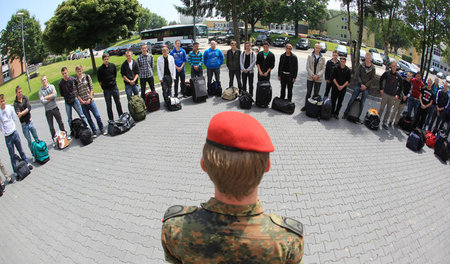Freiwillige beim Einrücken in die Hunsrück-Kaserne in Kastellaun...