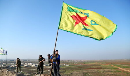Kurdische Volksverteidigungseinheiten der YPG in Kobani, Syrien,...