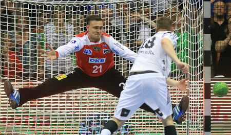 Nach der Schlusssirene: Dario Quenstedt (l.) gewinnt das Spiel g...