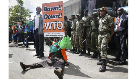 »Nieder mit der WTO«: Demonstration am Rande des Ministertreffen...