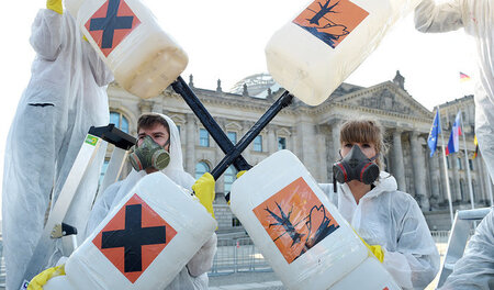 Protestaktion gegen Glyphosat-Einsatz des BUND am Donnerstag in ... Protestaktion gegen Glyphosat-Einsatz des BUND am Donnerstag in ...
