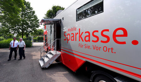 Jede Woche zu festen Zeiten: Mobile Sparkasse in Bayern