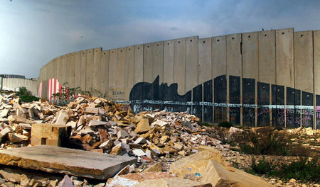 Mauer im Aida-Flüchtlingcamp nahe Bethlehem: »Milliarden für den...