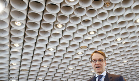 Gelddrucken ja, aber nicht zuviel: Bundesbankpräsident Jens Weid... Gelddrucken ja, aber nicht zuviel: Bundesbankpräsident Jens Weid...
