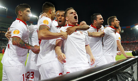 Die »Sevillistas« singen nach dem Europa-League-Triple Die »Sevillistas« singen nach dem Europa-League-Triple