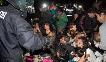 Teils obdachlose Familien hatten das Gelände des Denkmals für di...