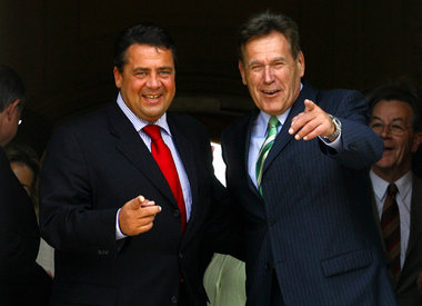 Koalitionsfrieden gewahrt – die Minister Gabriel (links) und Glo...