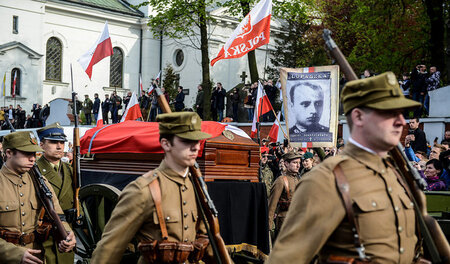 Späte Beerdigung: Die angeblichen Überreste von Zygmunt Szendzie...