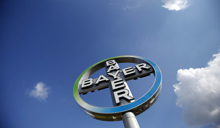 Die Bayer AG (Firmenlogo) will mit der Monsanto-Übernahme zum we...