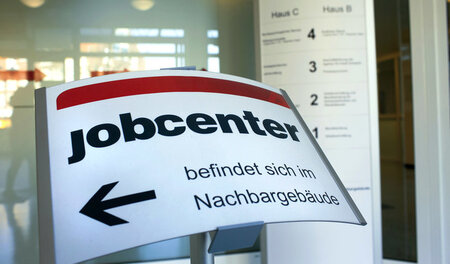 Wegweiser zum Jobcenter in Schwerin (26. Februar 2015)