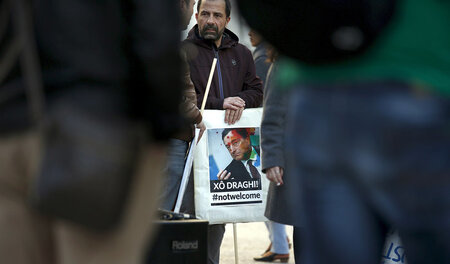 Ungebetener Gast. Protest gegen den Besuch von EZB-Präsident Mar... Ungebetener Gast. Protest gegen den Besuch von EZB-Präsident Mar...