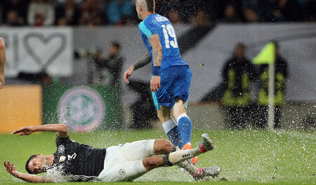 Die Gäste kamen besser zurecht: Jonas Hector (vorn) und Juraj Ku... Die Gäste kamen besser zurecht: Jonas Hector (vorn) und Juraj Ku...